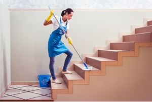 Уборка ступеней дома